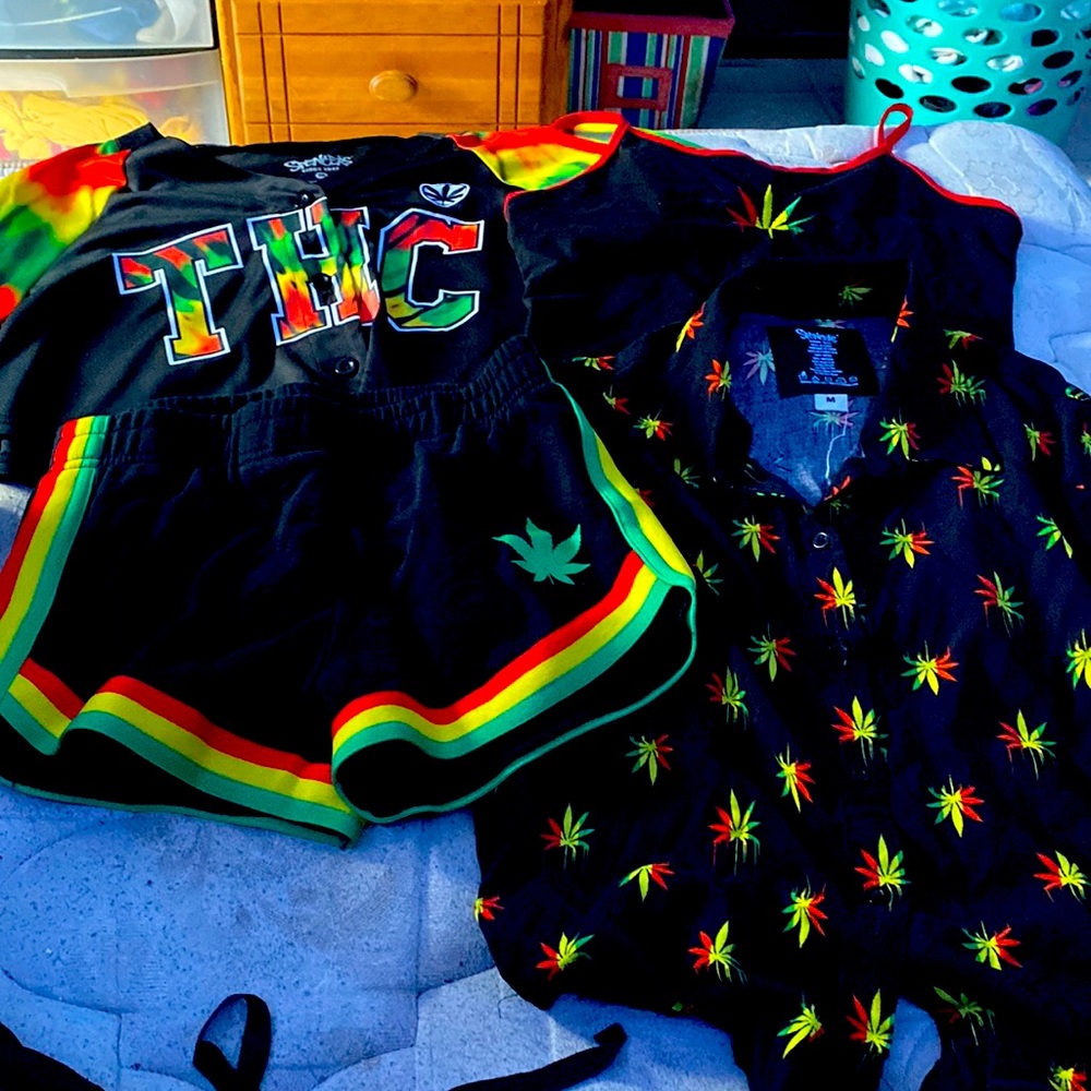 Set with 3 crop tops and shorts to match all